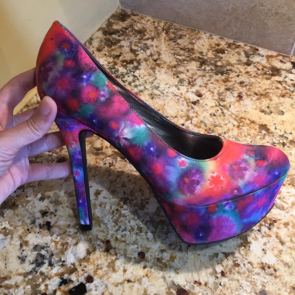 Rainbow pumps! - Picture 1 of 4